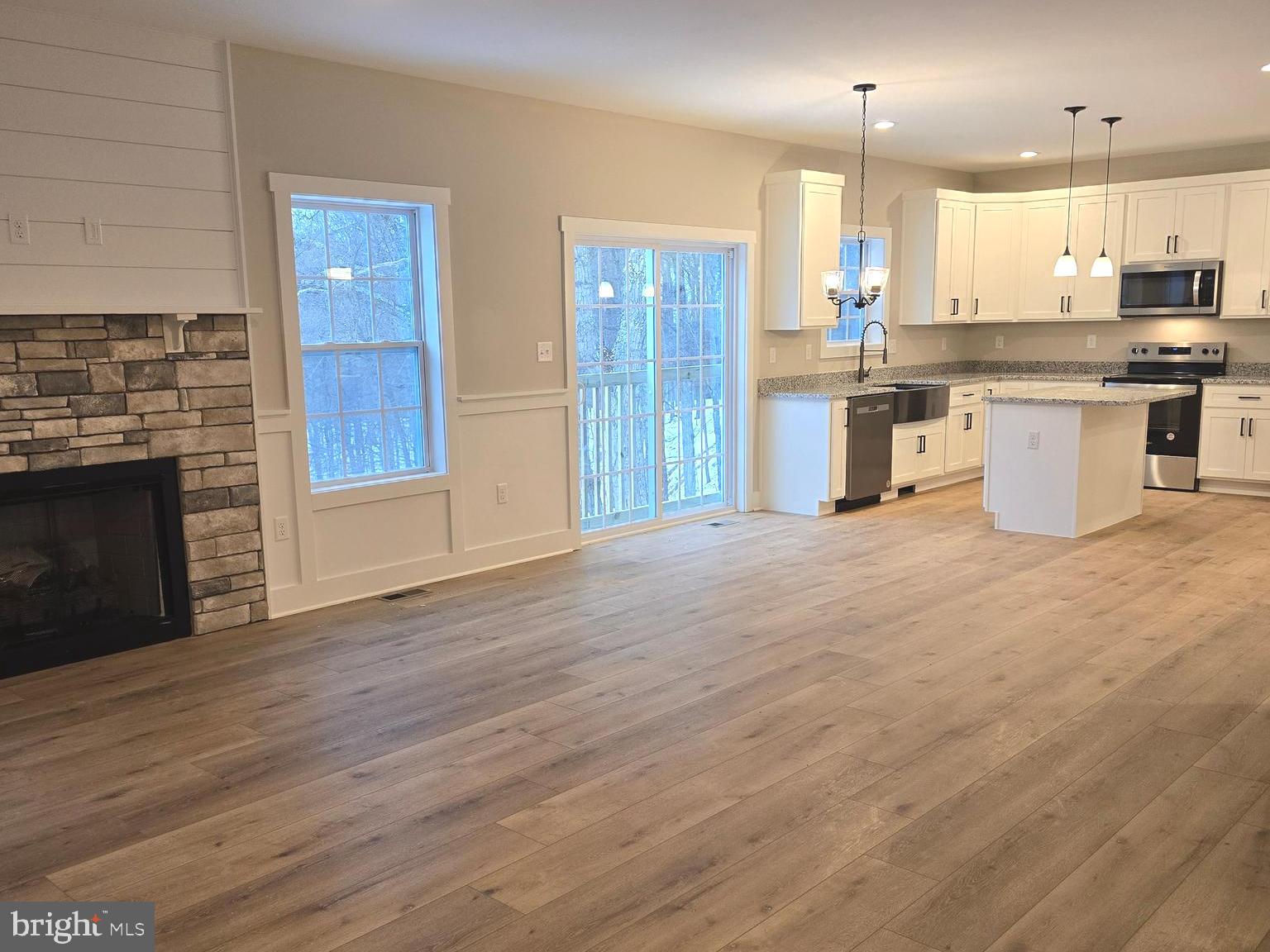 LAKE FOREST ESTATES - Residential