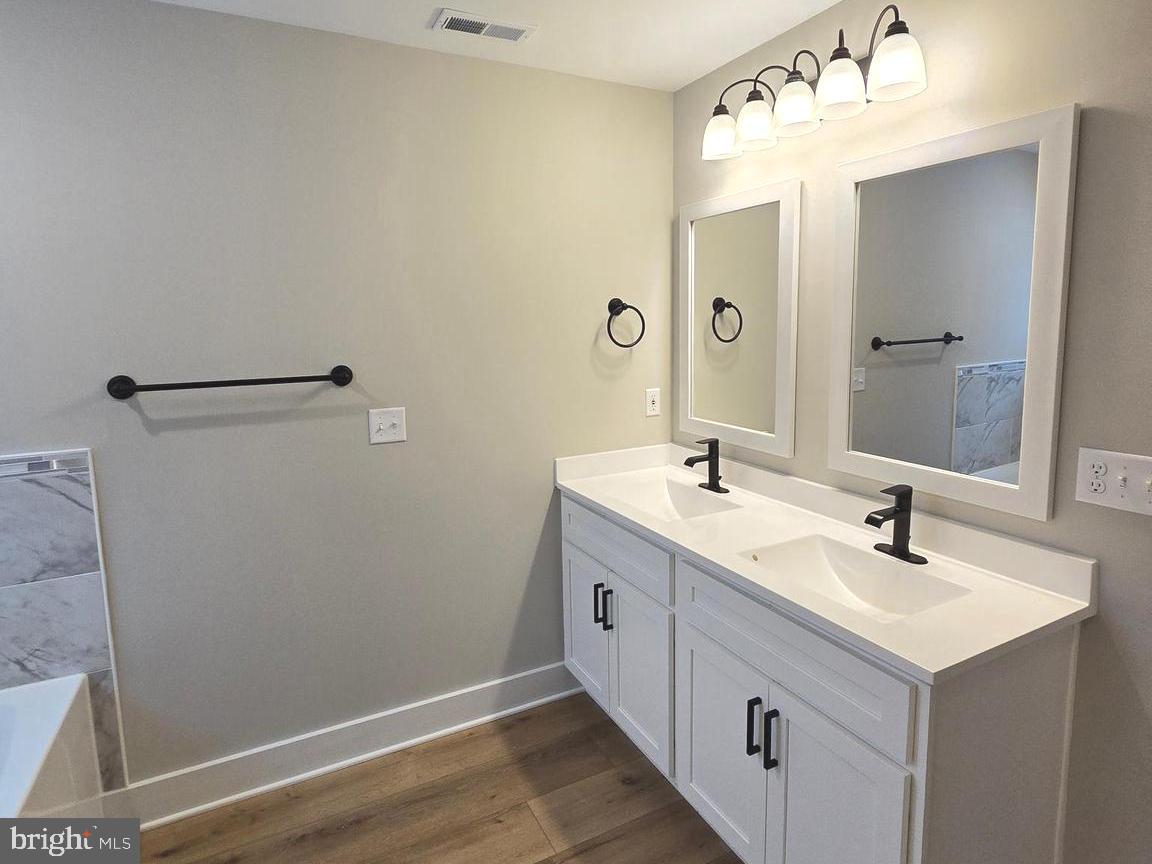 LAKE FOREST ESTATES - Residential