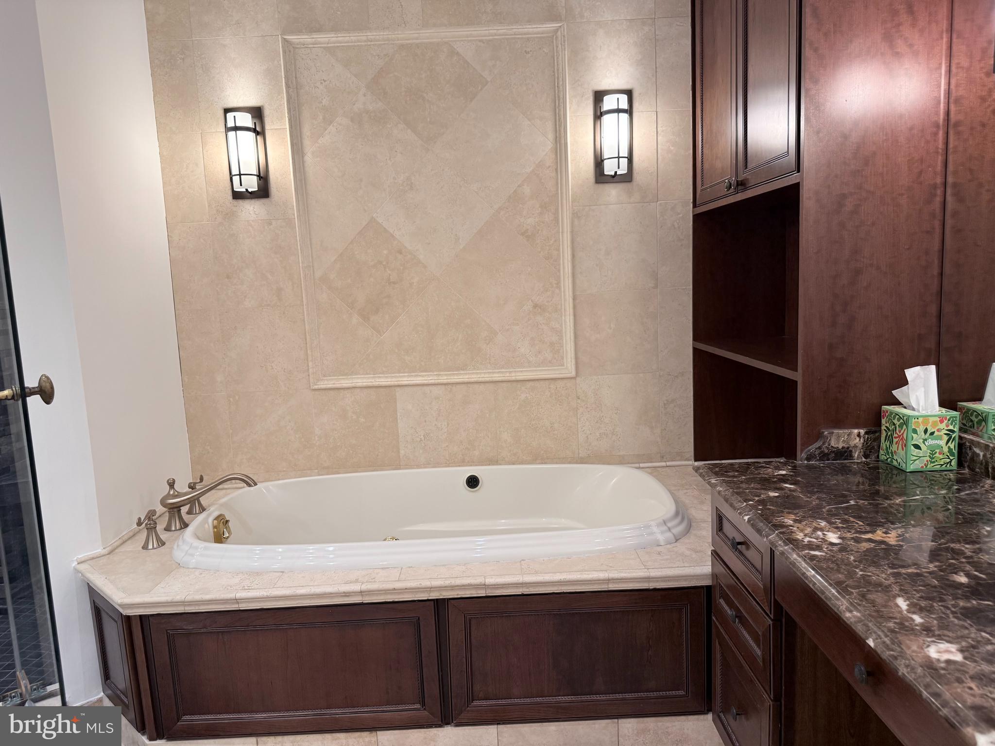 MADISON OF MCLEAN - Residential
