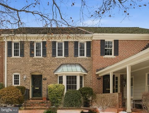 Photo of MCLEAN, VA 22101 (MLS # VAFX2314558)