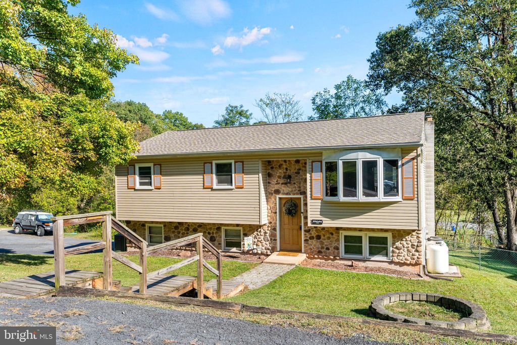 Photo of 30 Black Walnut Drive, ETTERS, PA 17319 (MLS # PAYK2091290)