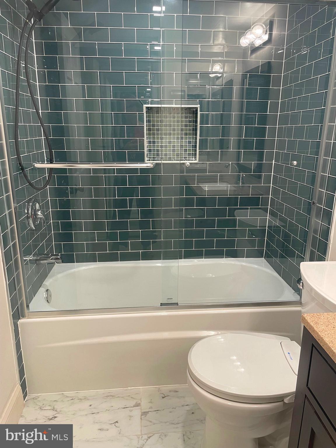 THE COLONIES - Residential Lease