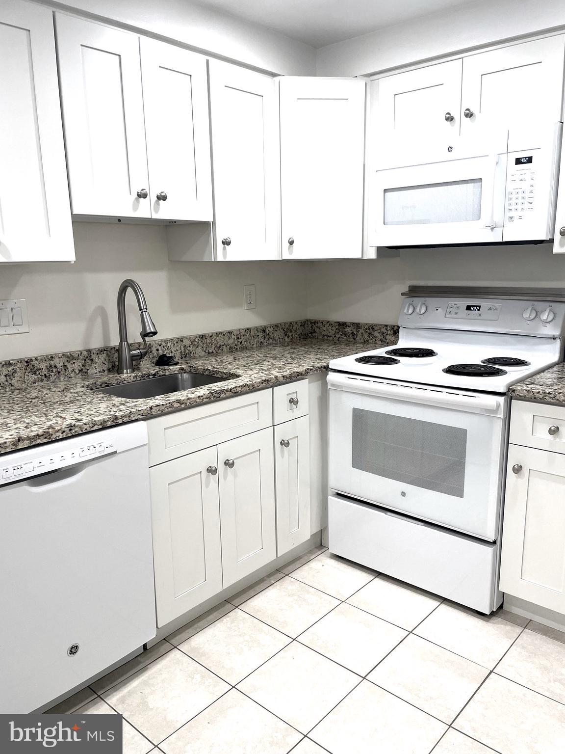 THE COLONIES - Residential Lease