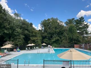 THE COLONIES - Residential Lease