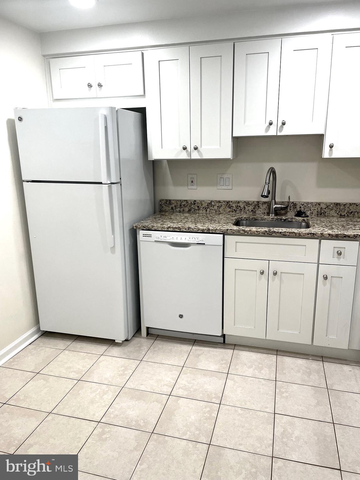 THE COLONIES - Residential Lease