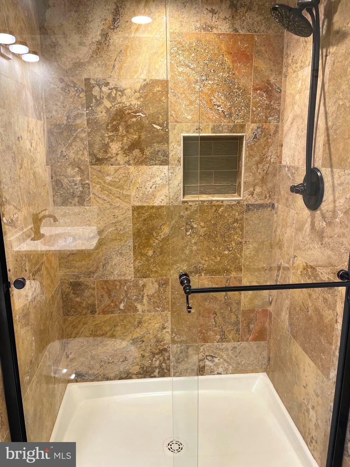 THE COLONIES - Residential Lease