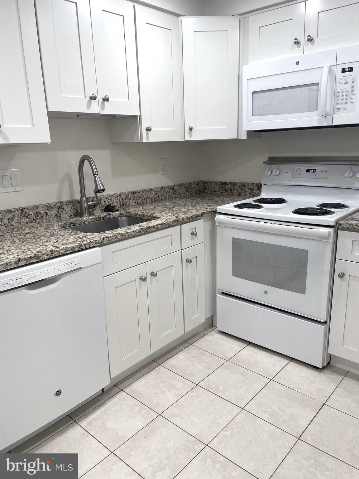 THE COLONIES - Residential Lease