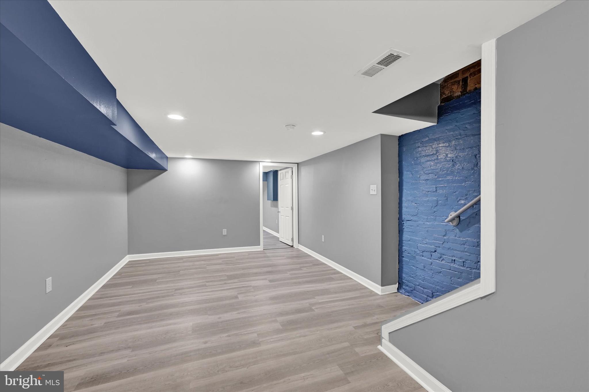 CHARLES VILLAGE - Residential