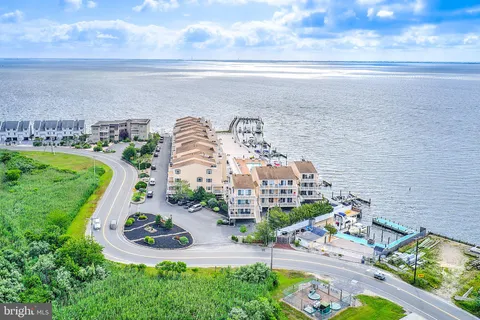 401 Bay Shore Drive Unit 2B, Barnegat, NJ MLS: NJOC2040980
