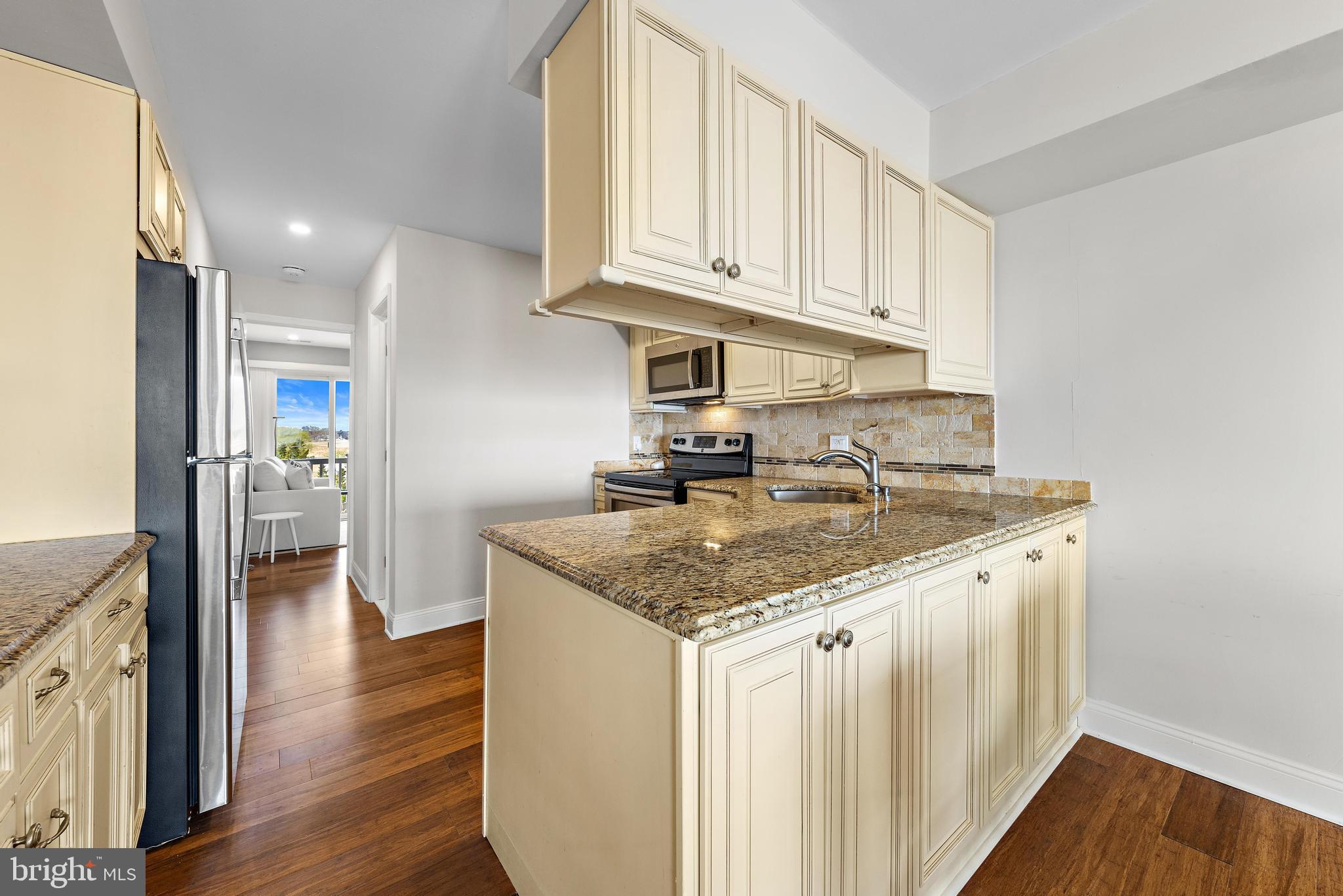 401 BAY SHORE DRIVE 2B