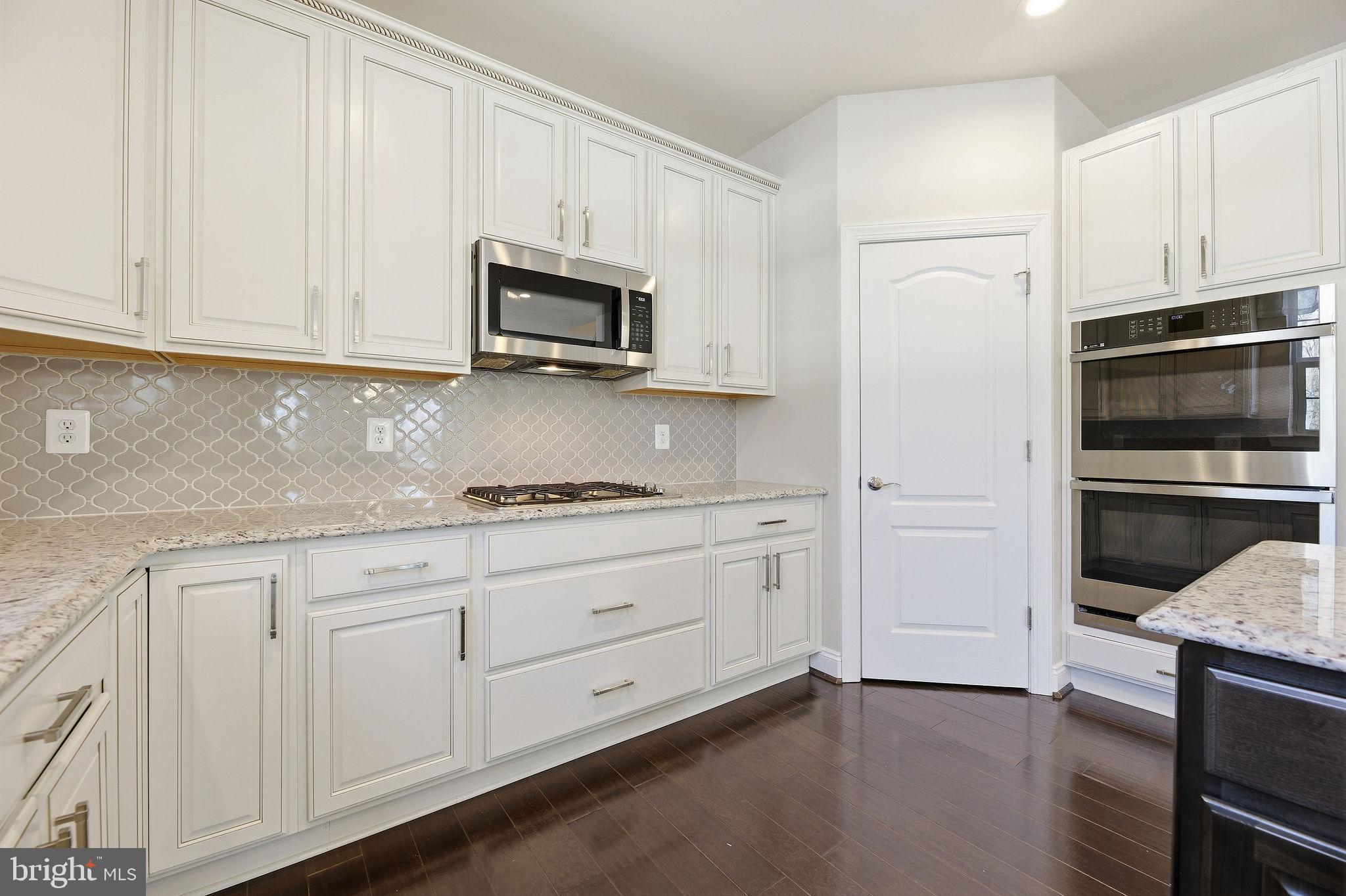 OAKLAND HALL - Residential