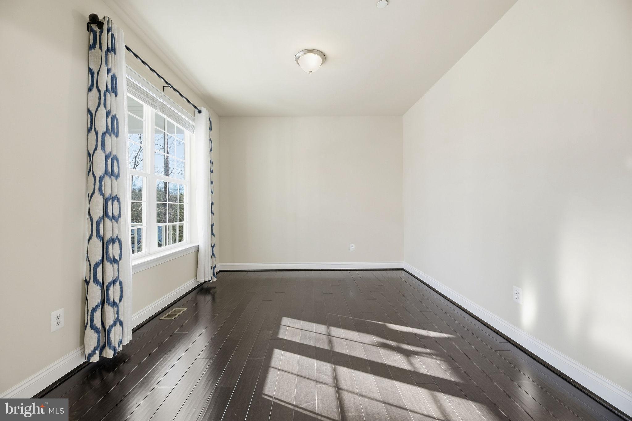 OAKLAND HALL - Residential