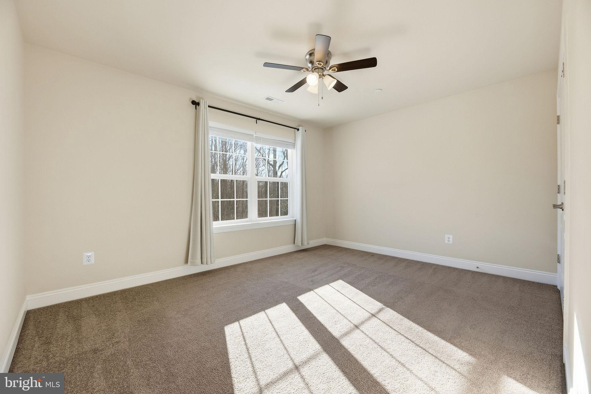 OAKLAND HALL - Residential