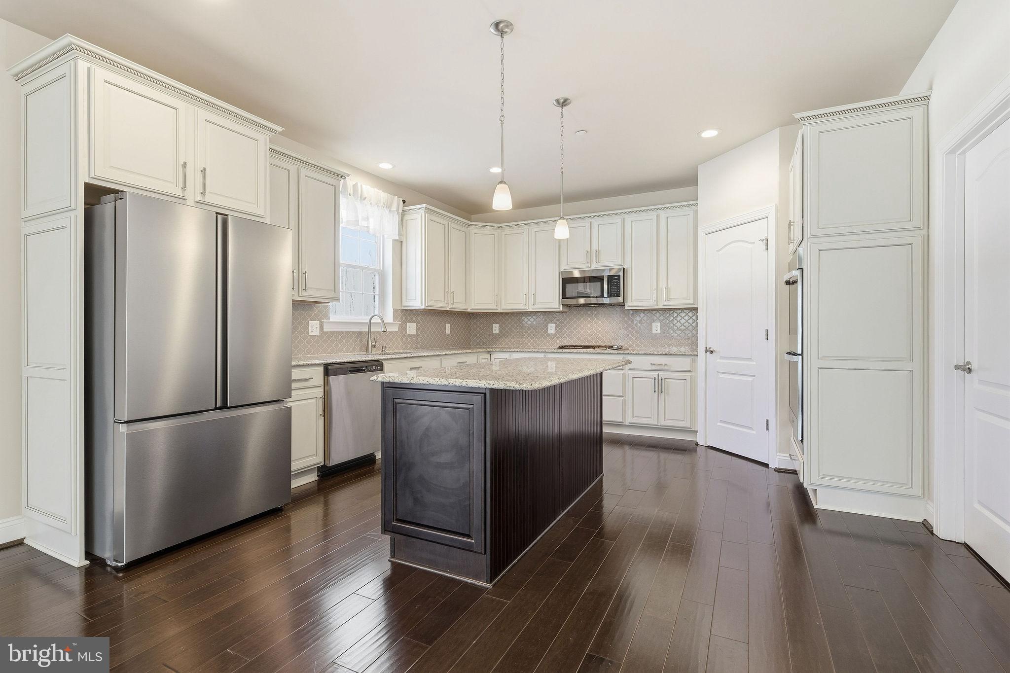 OAKLAND HALL - Residential