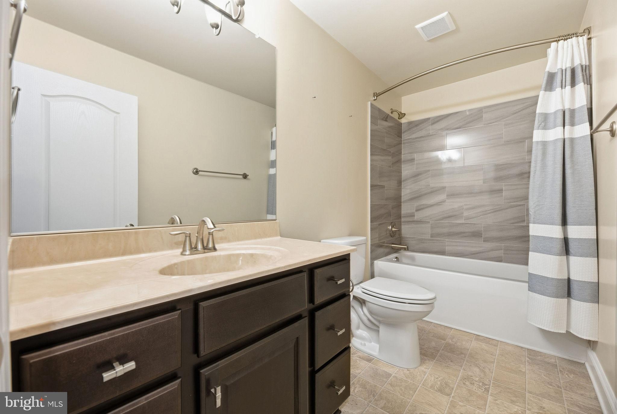 OAKLAND HALL - Residential