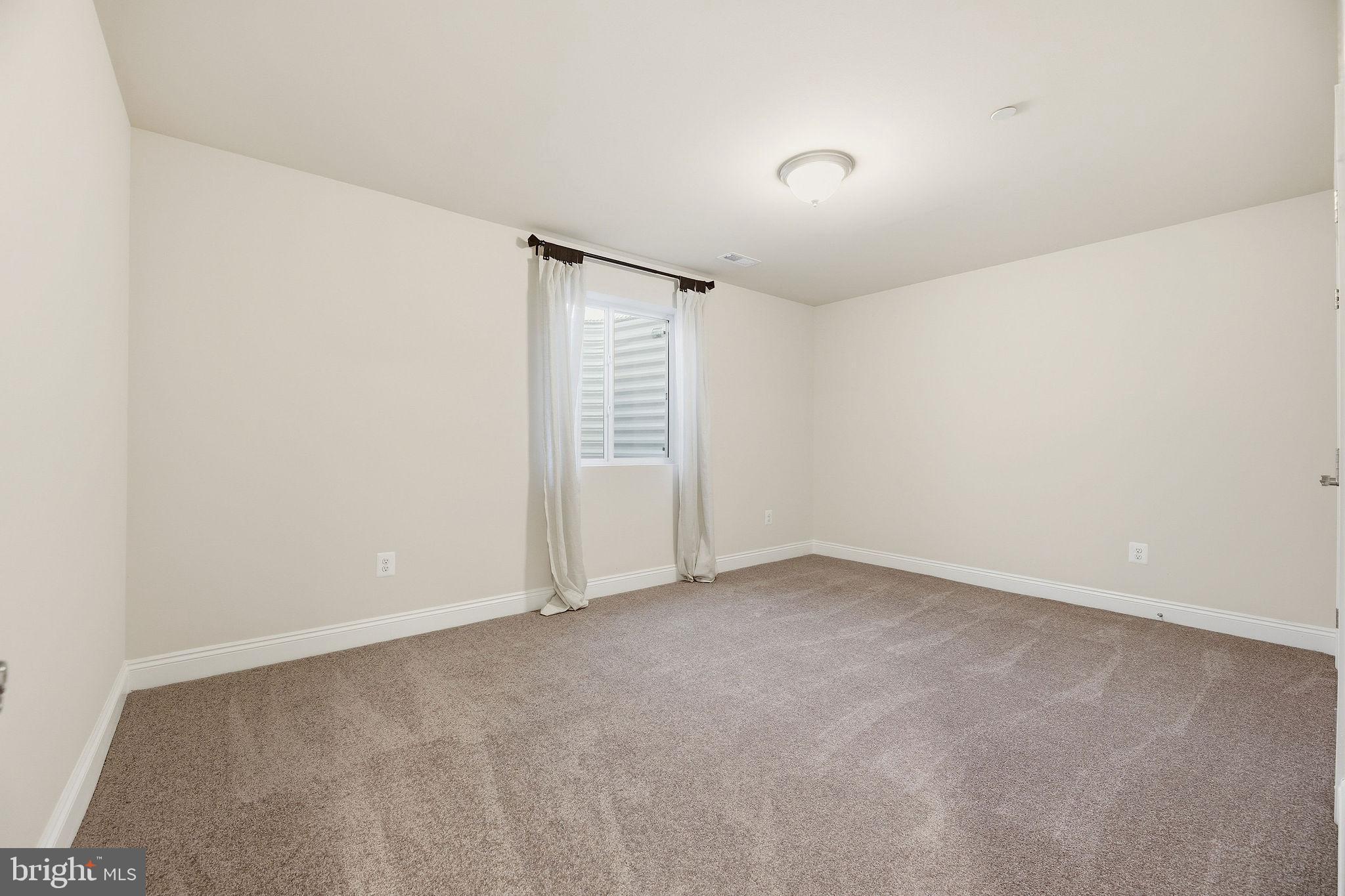 OAKLAND HALL - Residential