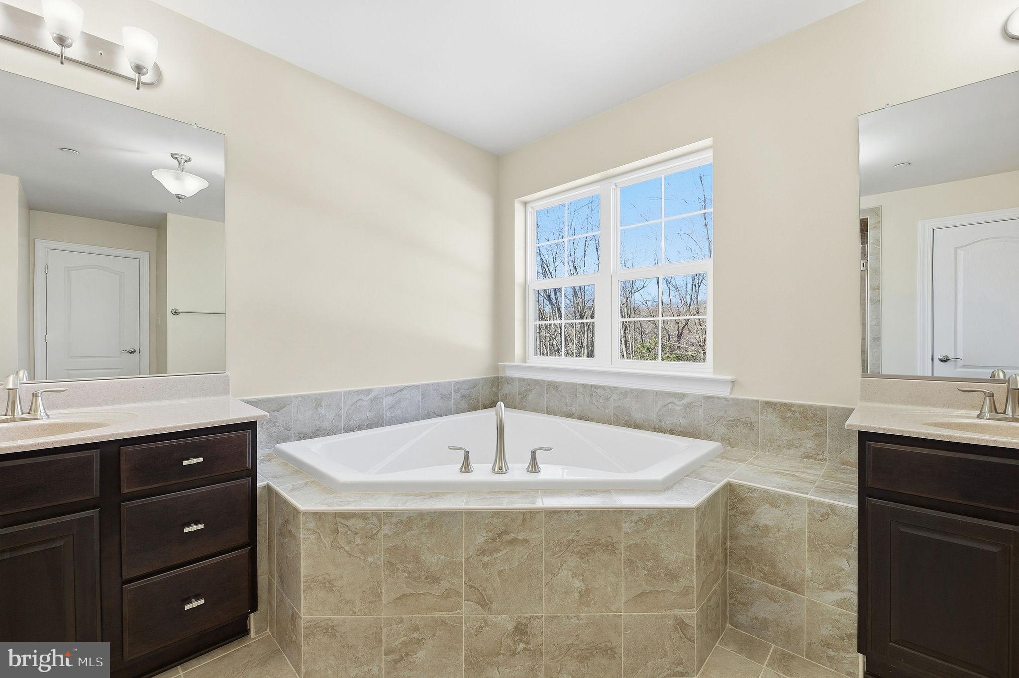 OAKLAND HALL - Residential