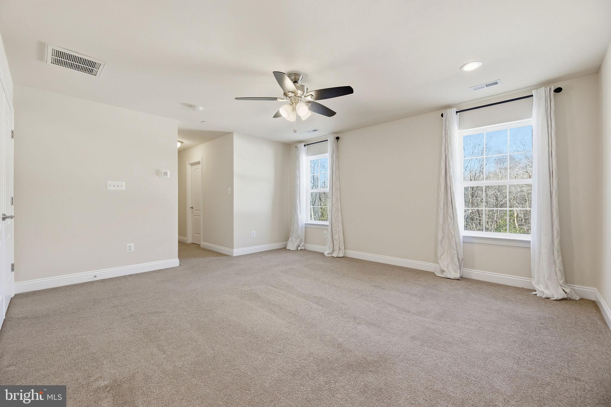 OAKLAND HALL - Residential