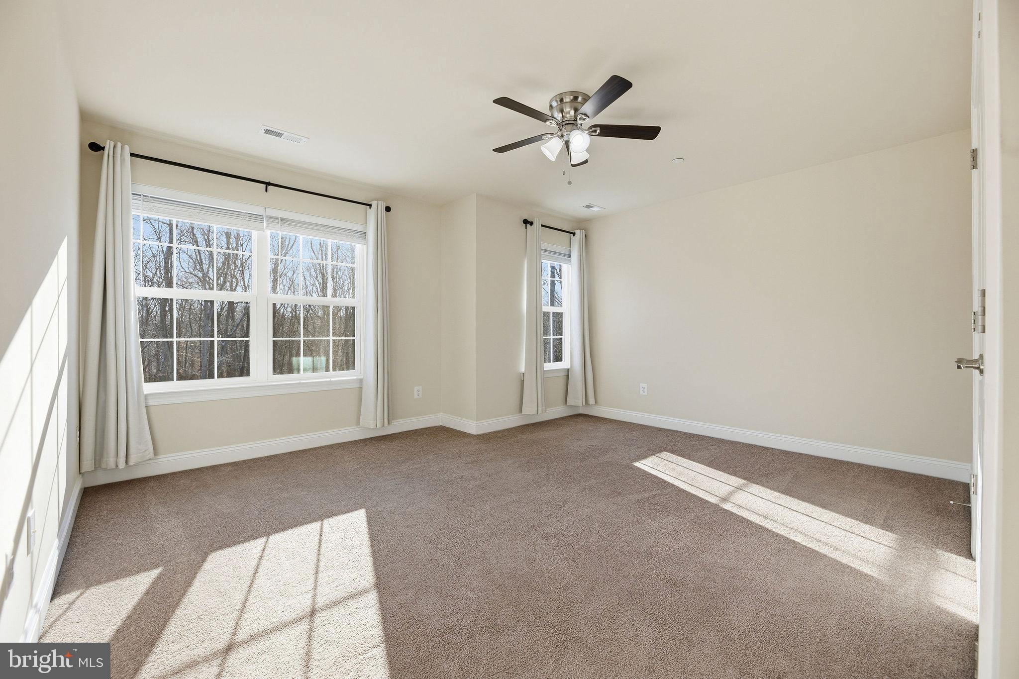 OAKLAND HALL - Residential