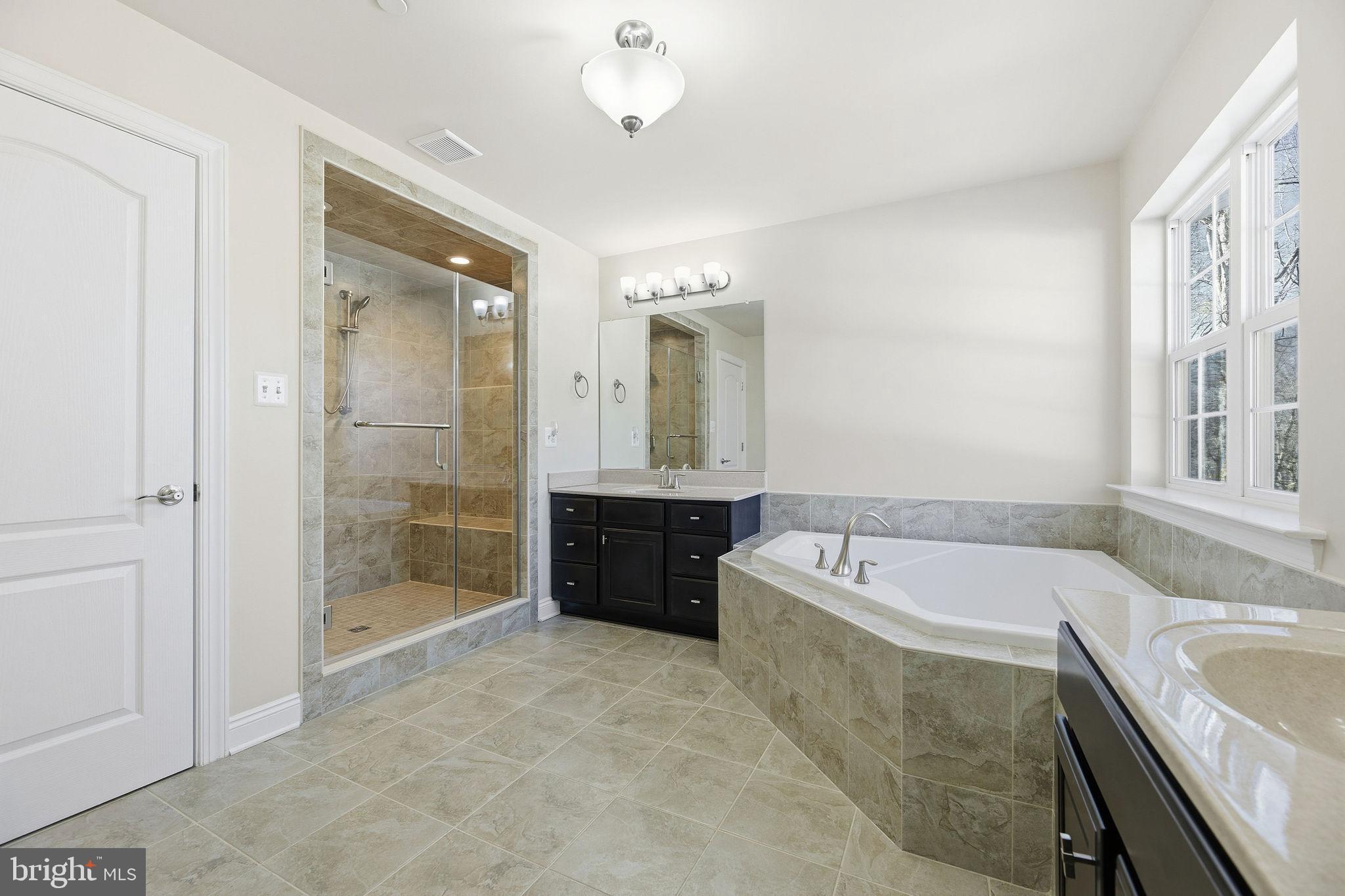 OAKLAND HALL - Residential