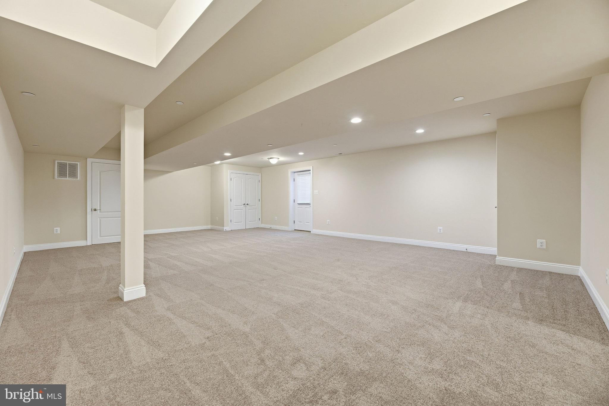 OAKLAND HALL - Residential