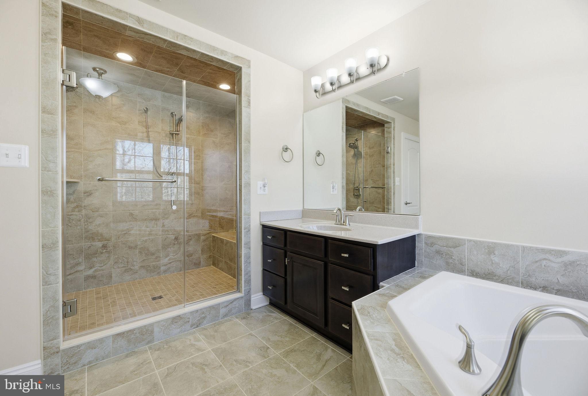 OAKLAND HALL - Residential