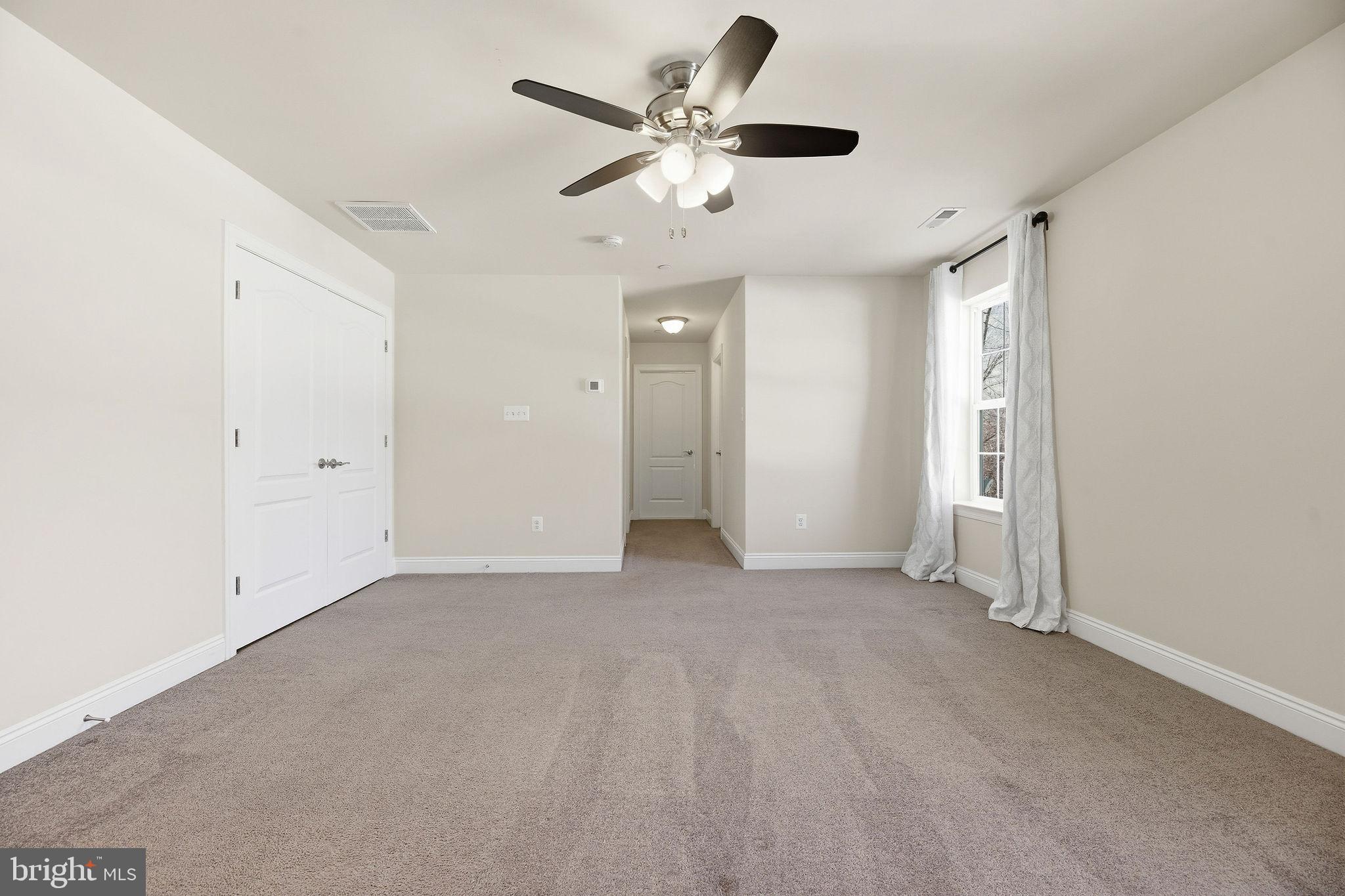 OAKLAND HALL - Residential