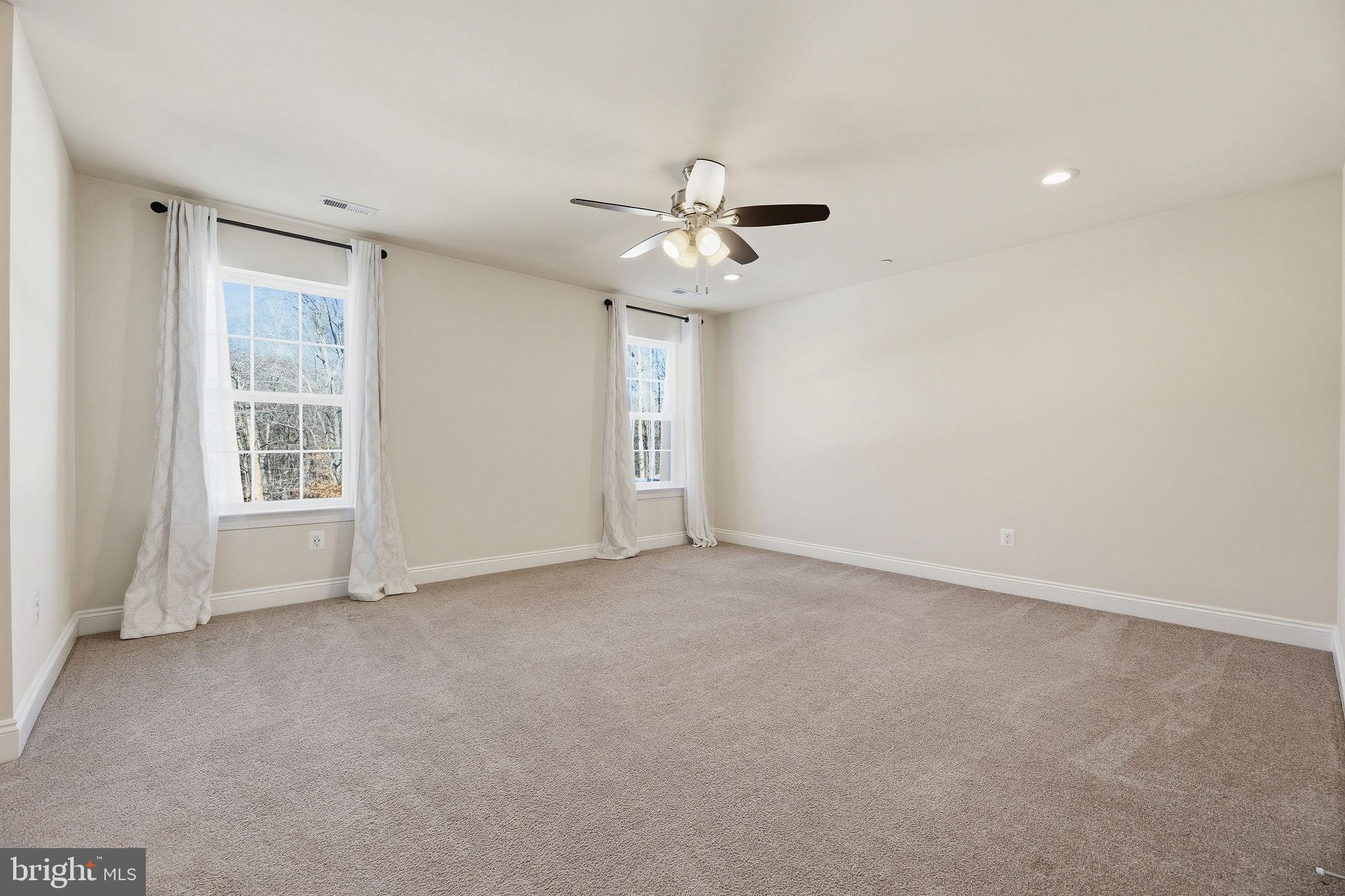 OAKLAND HALL - Residential