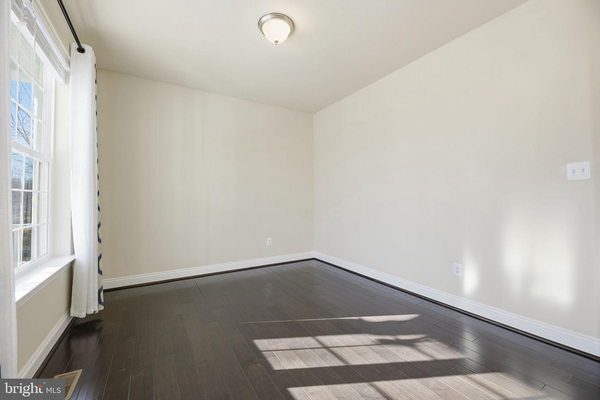 OAKLAND HALL - Residential