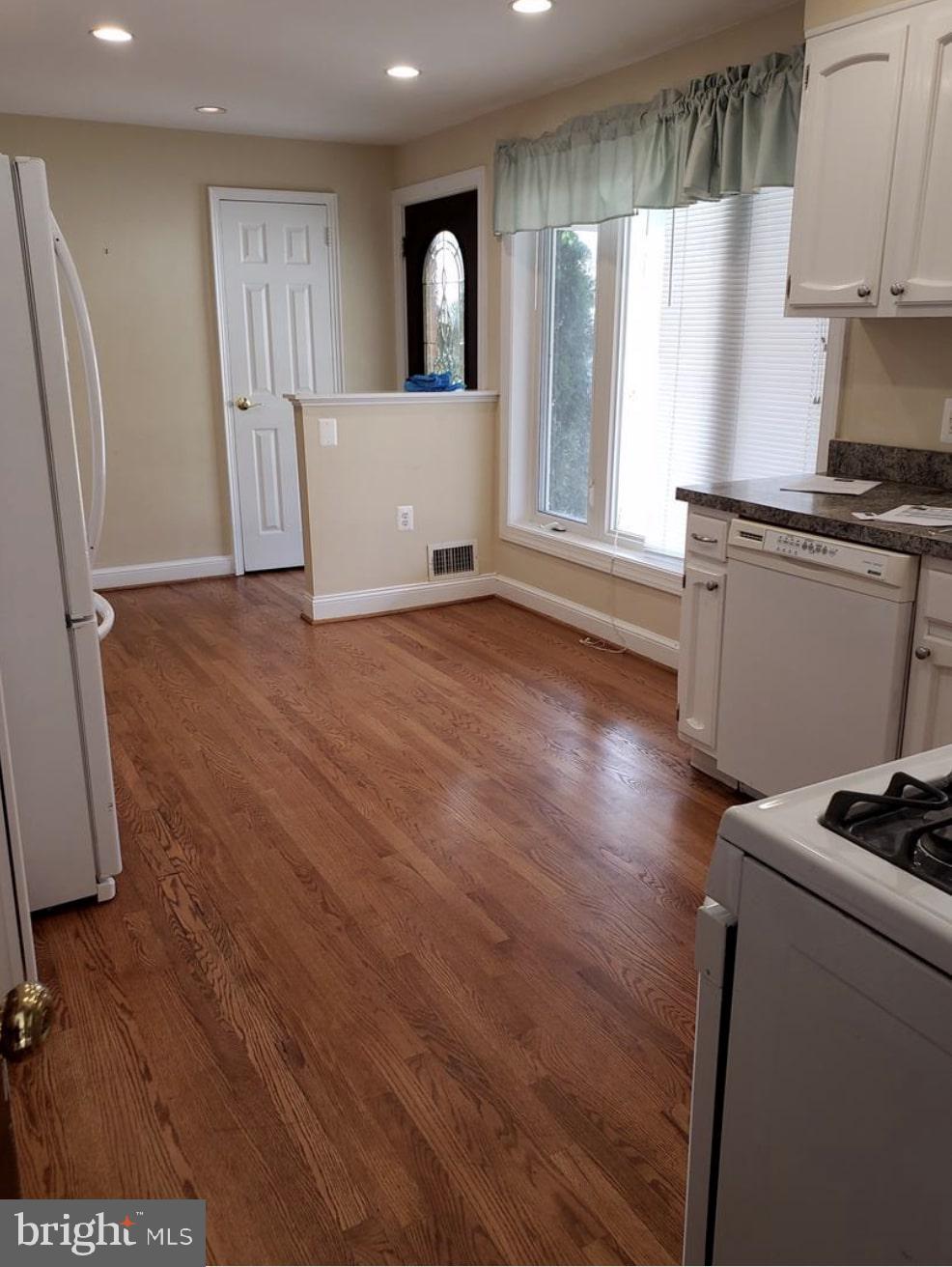 BOULEVARD MANOR - Residential Lease