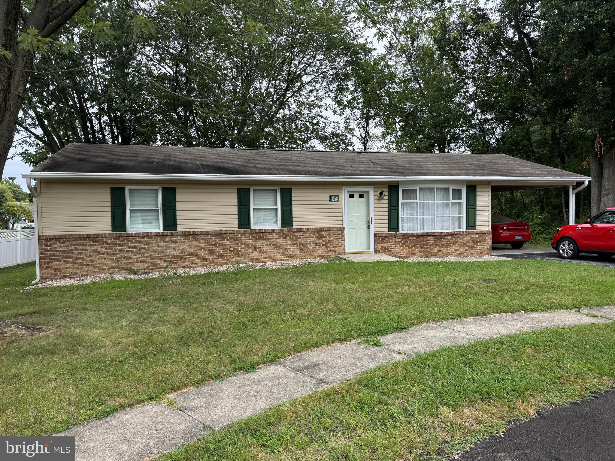 WELL CARED FOR RANCHER IN SMITHSBURG, MD! This nice home features 3 bedrooms, 1 bathroom, living room, kitchen, and dining room. Also with a private rear yard and deck it is perfect for peaceful evenings or entertaining guests! The home has been lovingly maintained and has new kitchen cabinets as of a few years ago! Excellent location near schools, shopping, and recreation! Come and make this home your own! This property will be offered at auction on Tuesday September 23, 2025 @ 3:00pm. The List price in no way represents a minimum, starting, or acceptable bid.