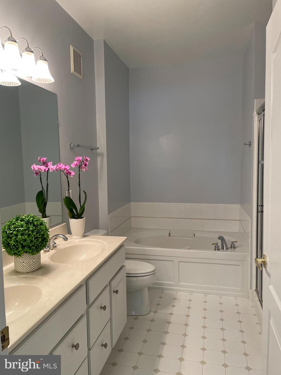 MADISON PARK AT WEST MARKET - Residential Lease