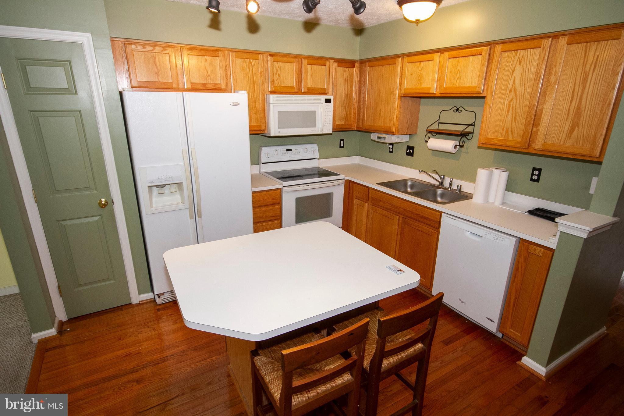 CONSTANT FRIENDSHIP - Residential Lease