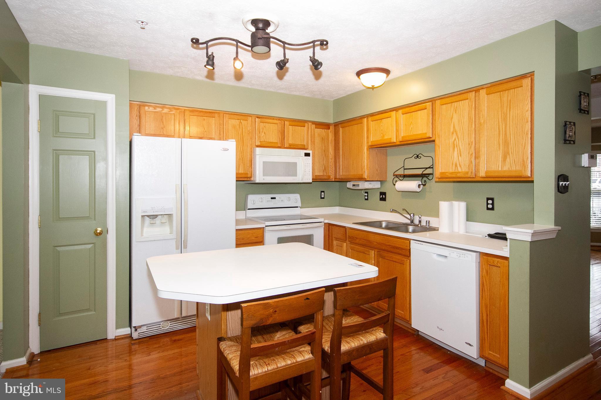 CONSTANT FRIENDSHIP - Residential Lease