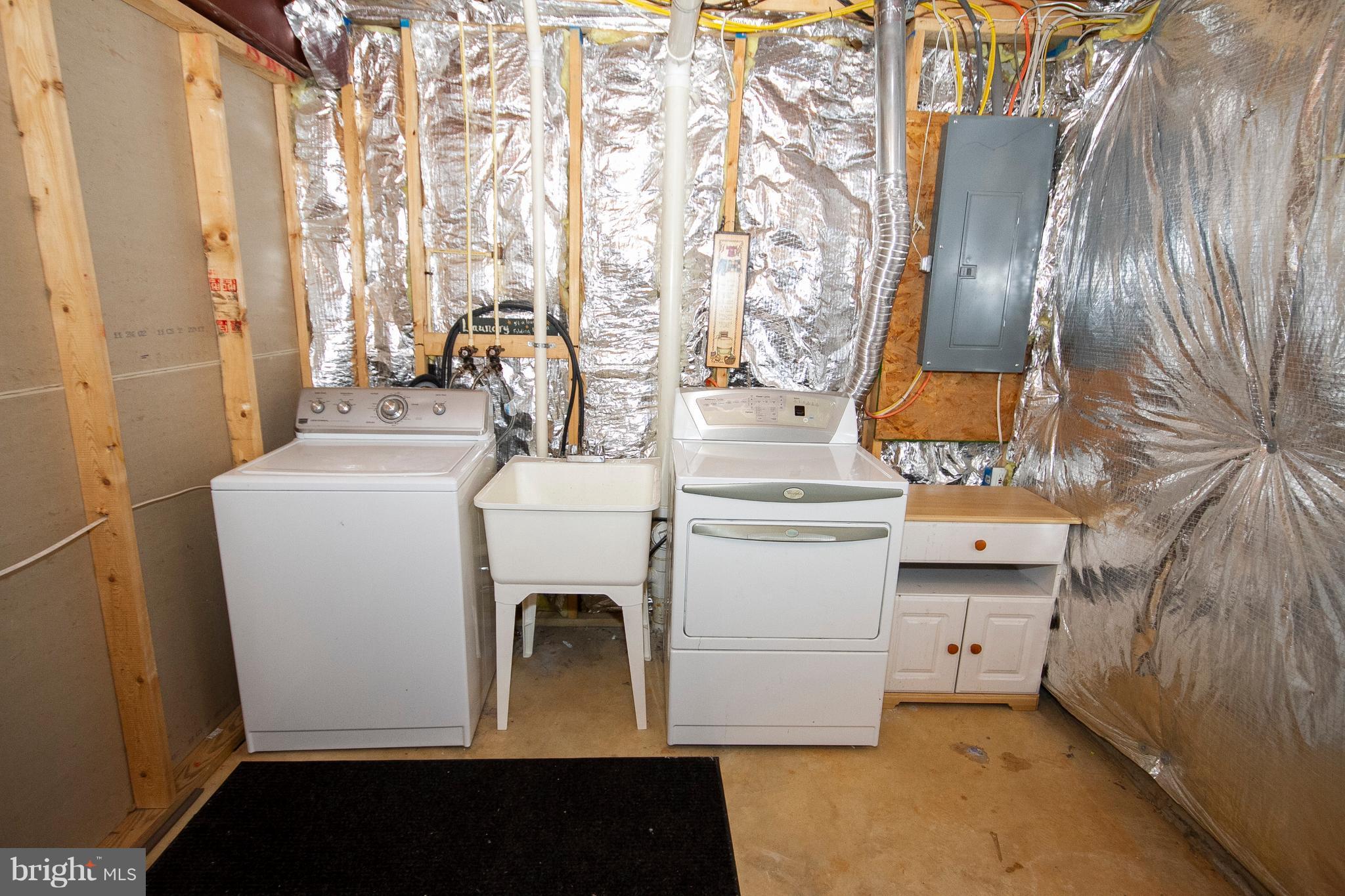 CONSTANT FRIENDSHIP - Residential Lease