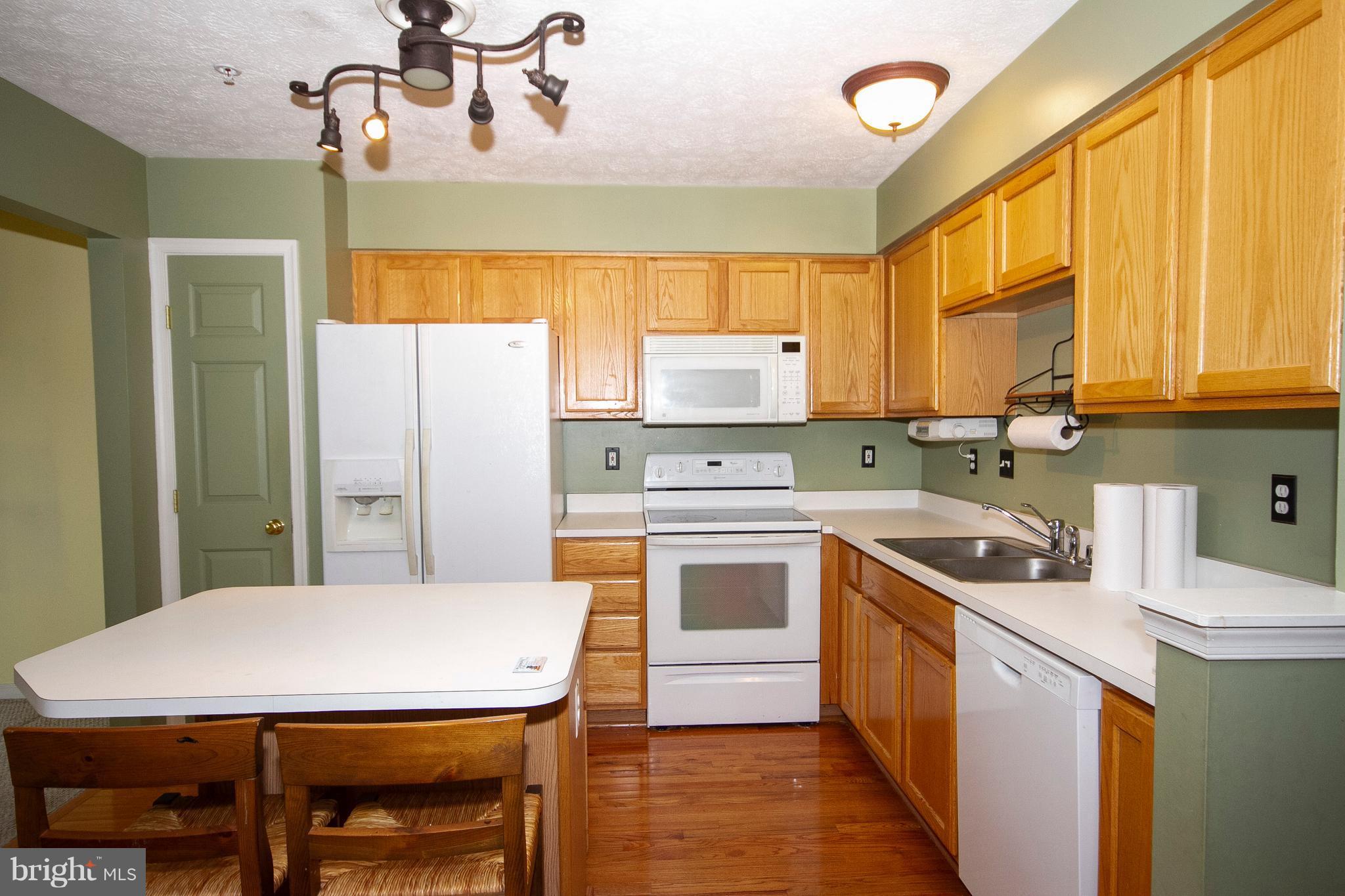 CONSTANT FRIENDSHIP - Residential Lease