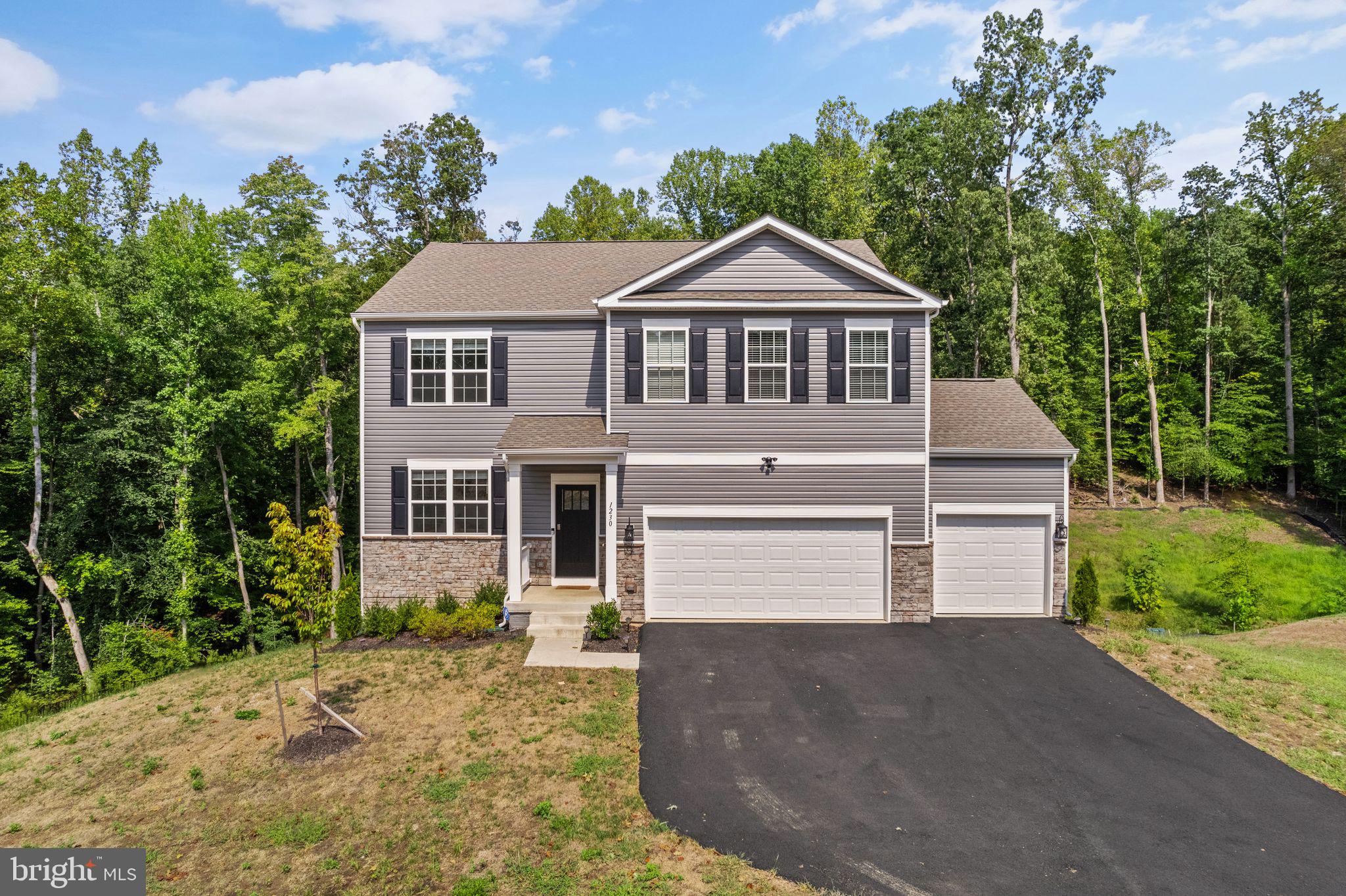 AQUIA OVERLOOK - Residential Lease