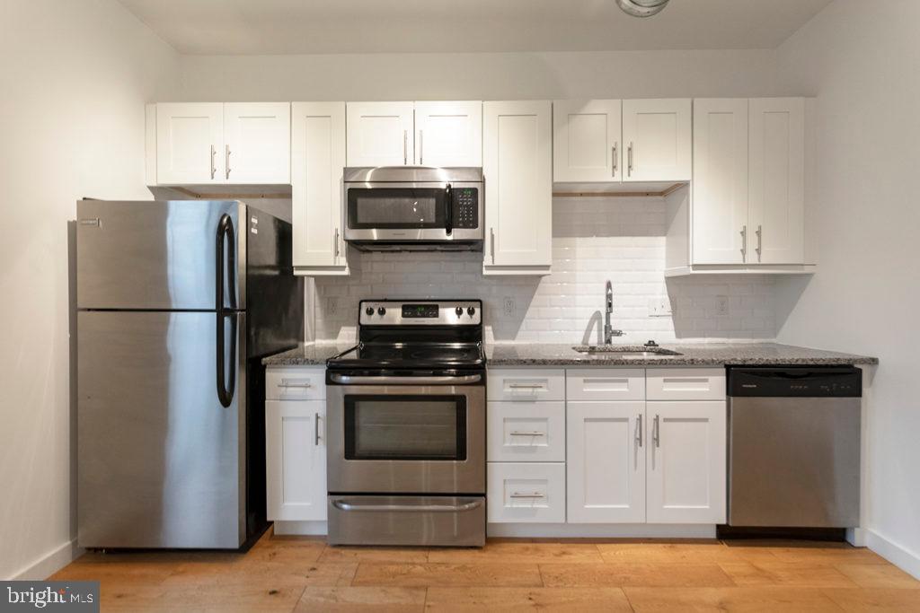 *Available 8/1!*
Let your new home at The Shirt Corner impress you with its sleek, modern and metropolitan features. This Studio is equipped with central air/heating, washer/dryer, hardwood flooring, and large private balcony with stunning views of center city! The kitchen and living area have an open concept floor plan that is flooded with natural light from the over sized windows. The kitchen includes granite counter tops, tile back splash, stainless steel dishwasher, microwave, refrigerator, and range oven. The custom tiled bathroom has a tub/shower combo and vanity storage. The building also offers amenities such as a fitness center, shared roof deck, bike storage, secured entry, and elevator.
Lease Terms: Generally, 1st month, and 1 month security deposit due at, or prior to, lease signing. Other terms may be required by the Landlord, such as last month’s rent upfront. $65 application fee per applicant. Electricity, gas (if applicable), cable/internet, and a $10/mo. technology fee. Water is a flat monthly fee of $60. A $25 service fee, plus the cost of the air filter, will be charged quarterly for routine air filter replacement. Landlord Requirements: Applicants to make 3x the monthly rent in verifiable gross income, credit history to be considered, no evictions within the past 5 years, and must have a verifiable rental history with on-time rental payments. Exceptions to this criteria may exist under the law and will be considered. Cosigners will be considered.
*Price reflects the net effective rent after a 1-month credit is applied on 12-month lease at $1,550/mo.
*Pets permitted with owner approval, $350 non-refundable pet fee plus $35/month pet rent
