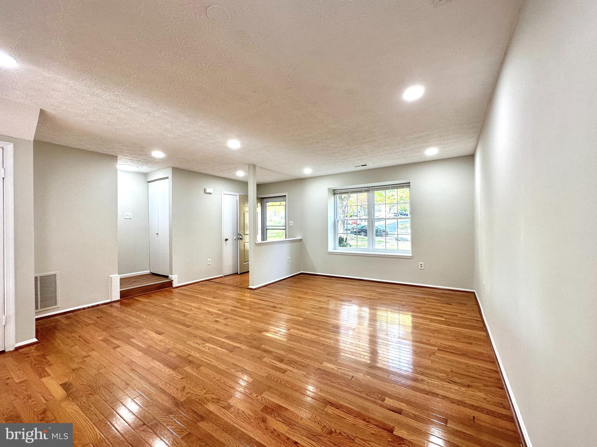 GUNNERS LAKE VILLAGE - Residential Lease