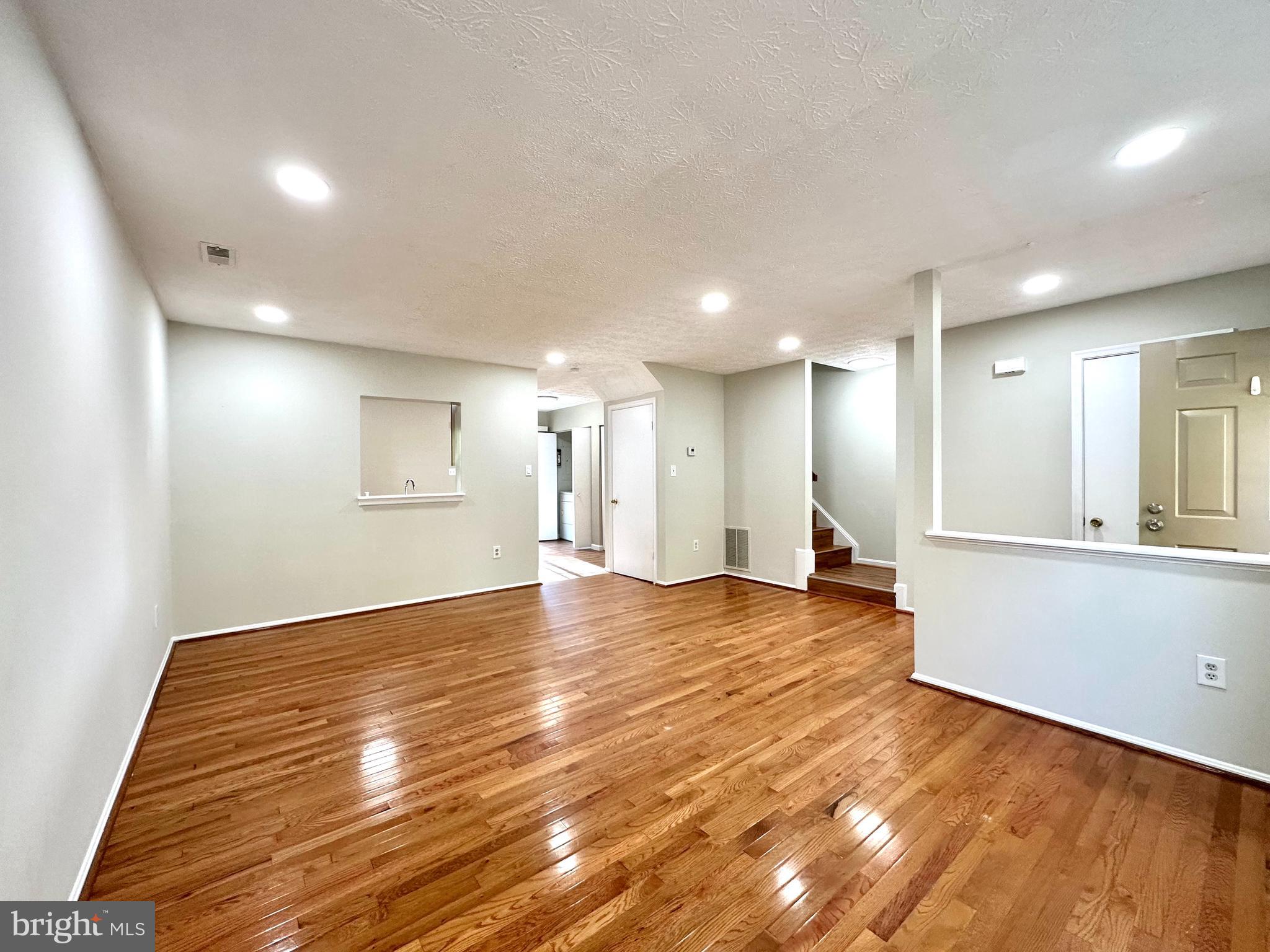 GUNNERS LAKE VILLAGE - Residential Lease