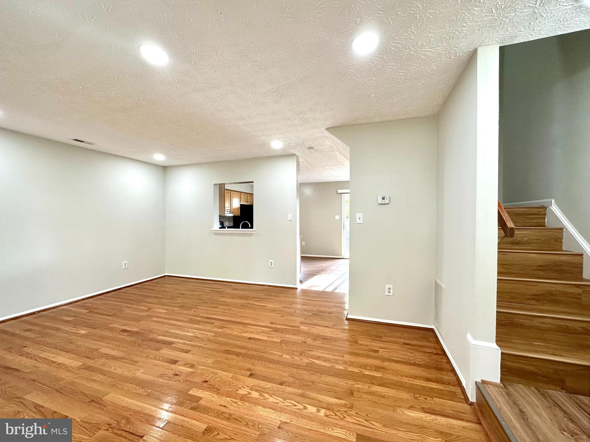 GUNNERS LAKE VILLAGE - Residential Lease