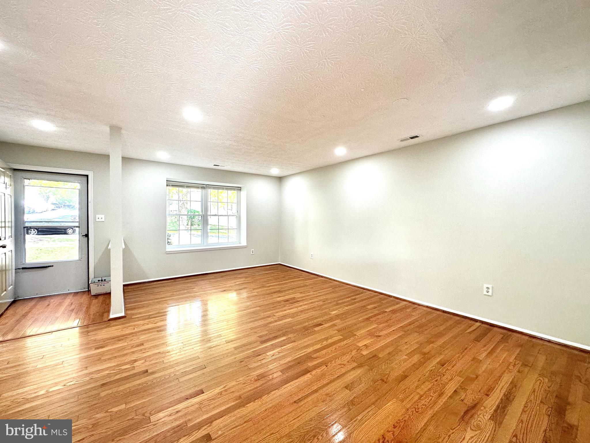 GUNNERS LAKE VILLAGE - Residential Lease