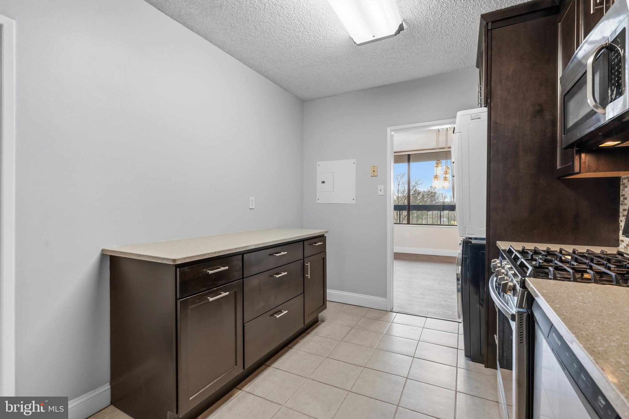 SKYLINE PLAZA - Residential