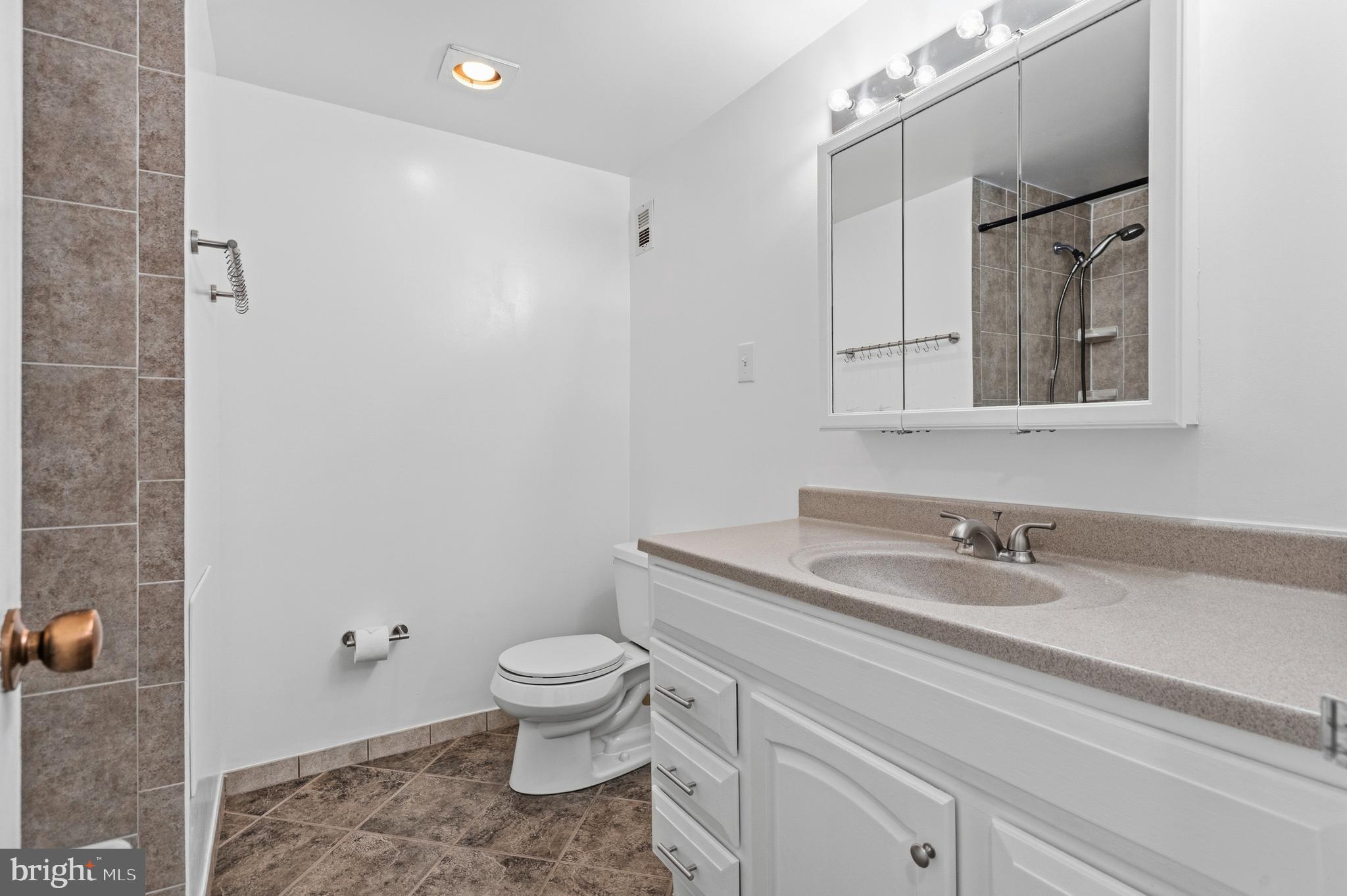 SKYLINE PLAZA - Residential