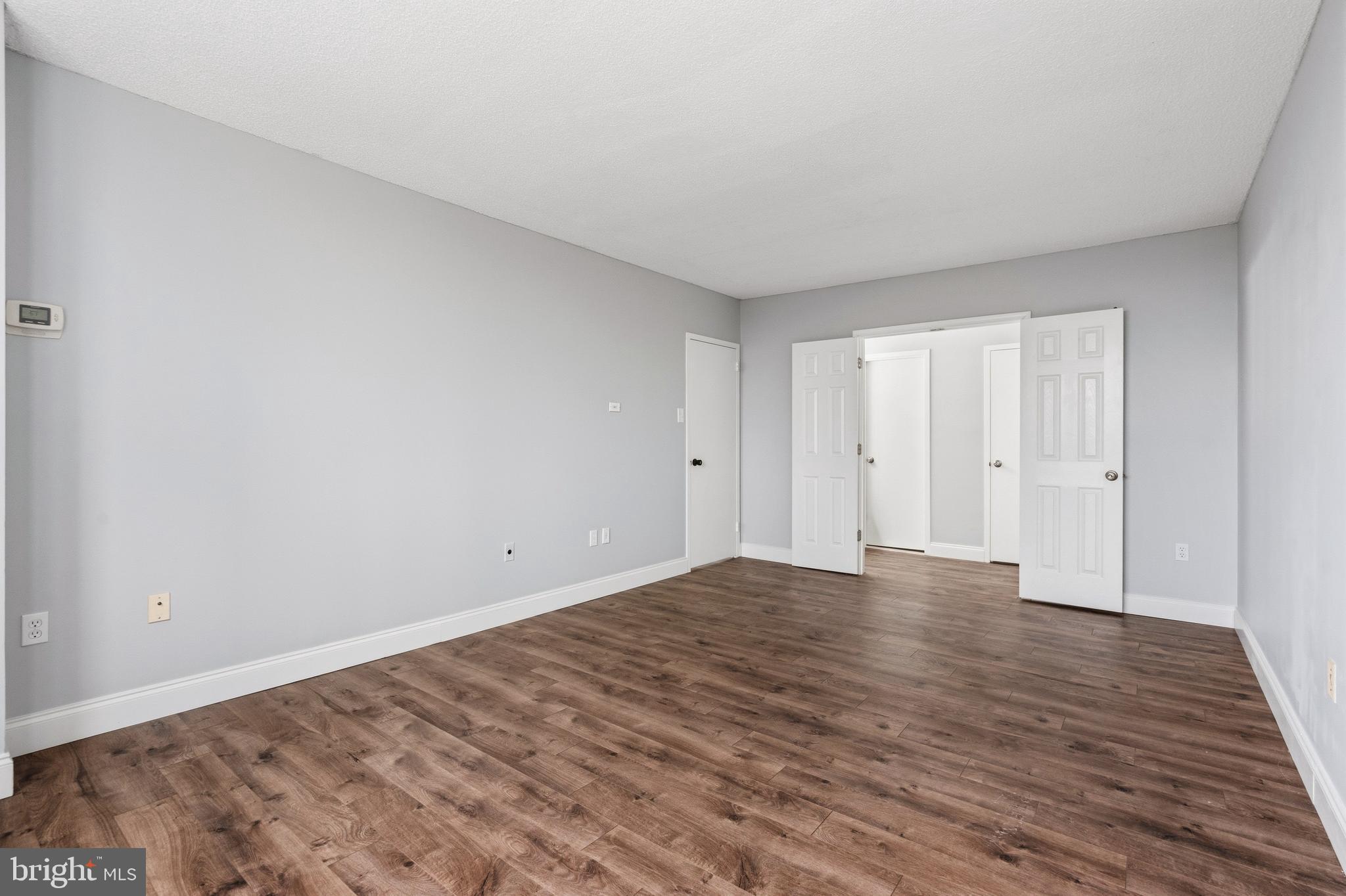 SKYLINE PLAZA - Residential