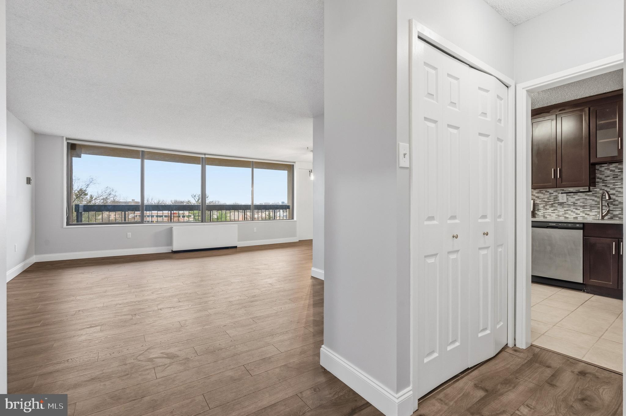 SKYLINE PLAZA - Residential