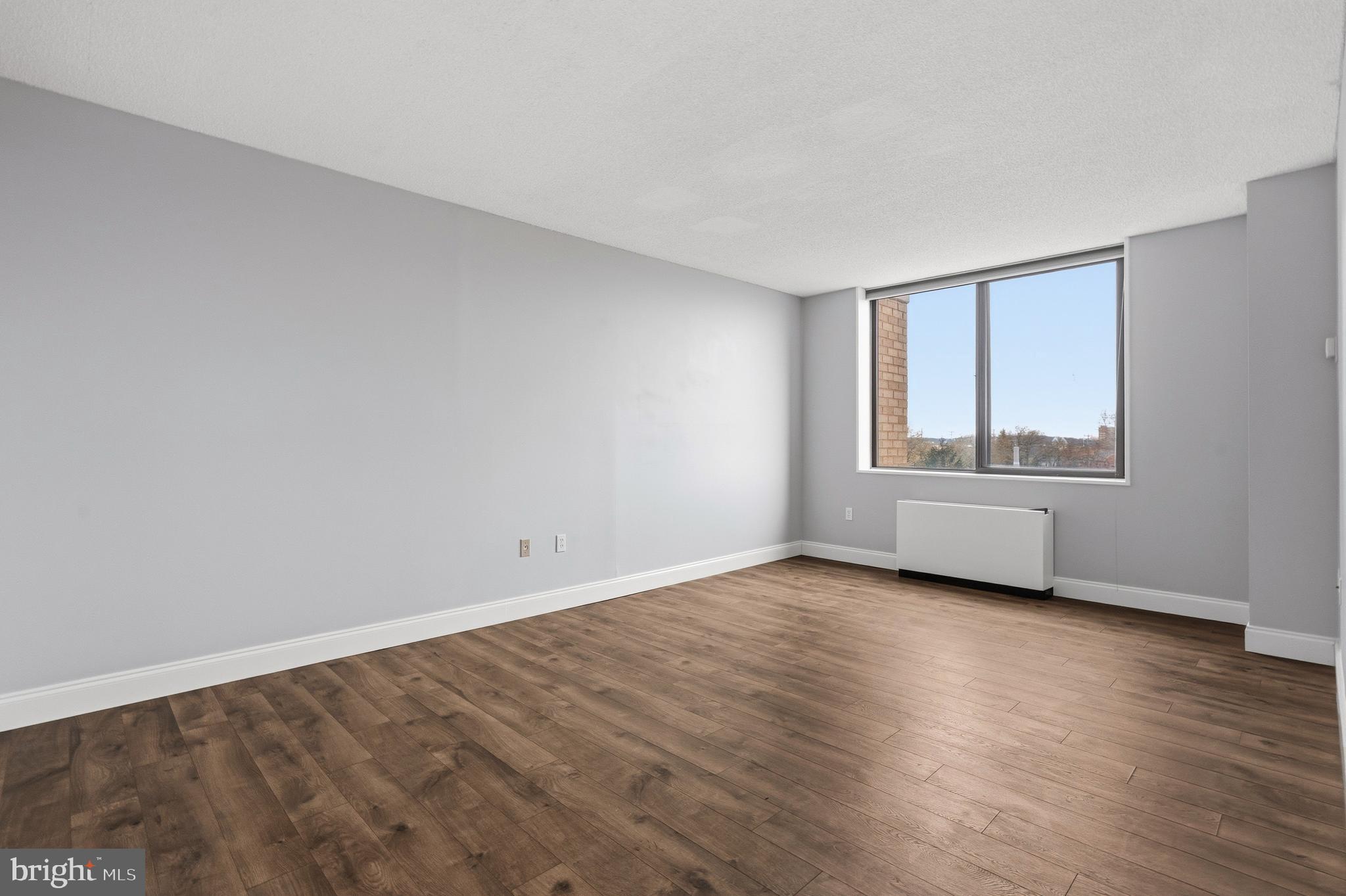 SKYLINE PLAZA - Residential