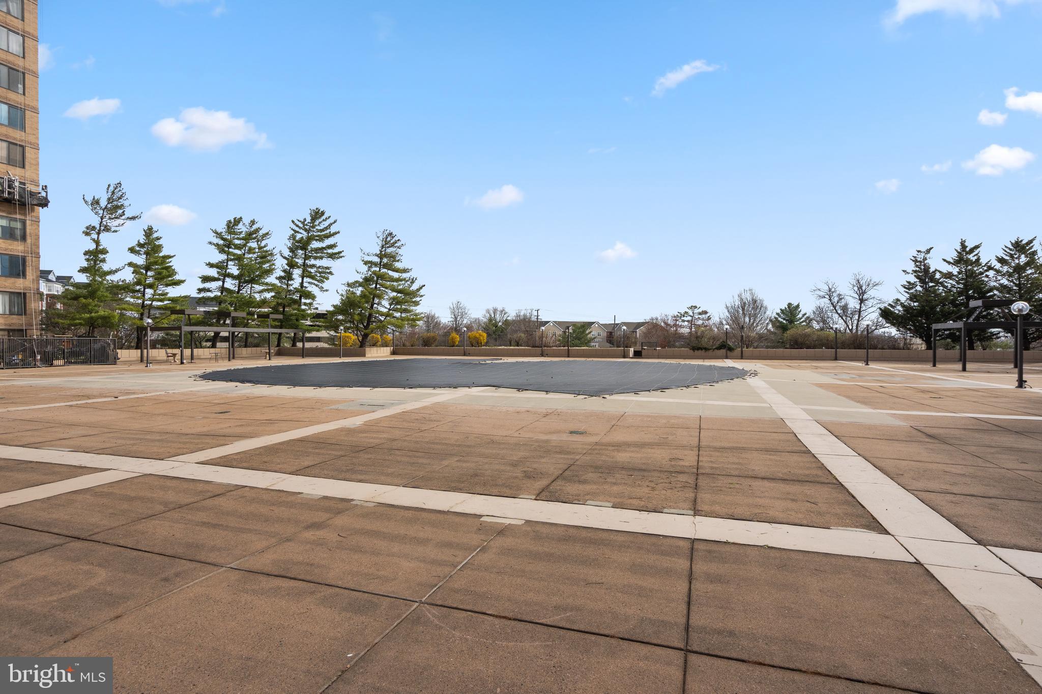 SKYLINE PLAZA - Residential