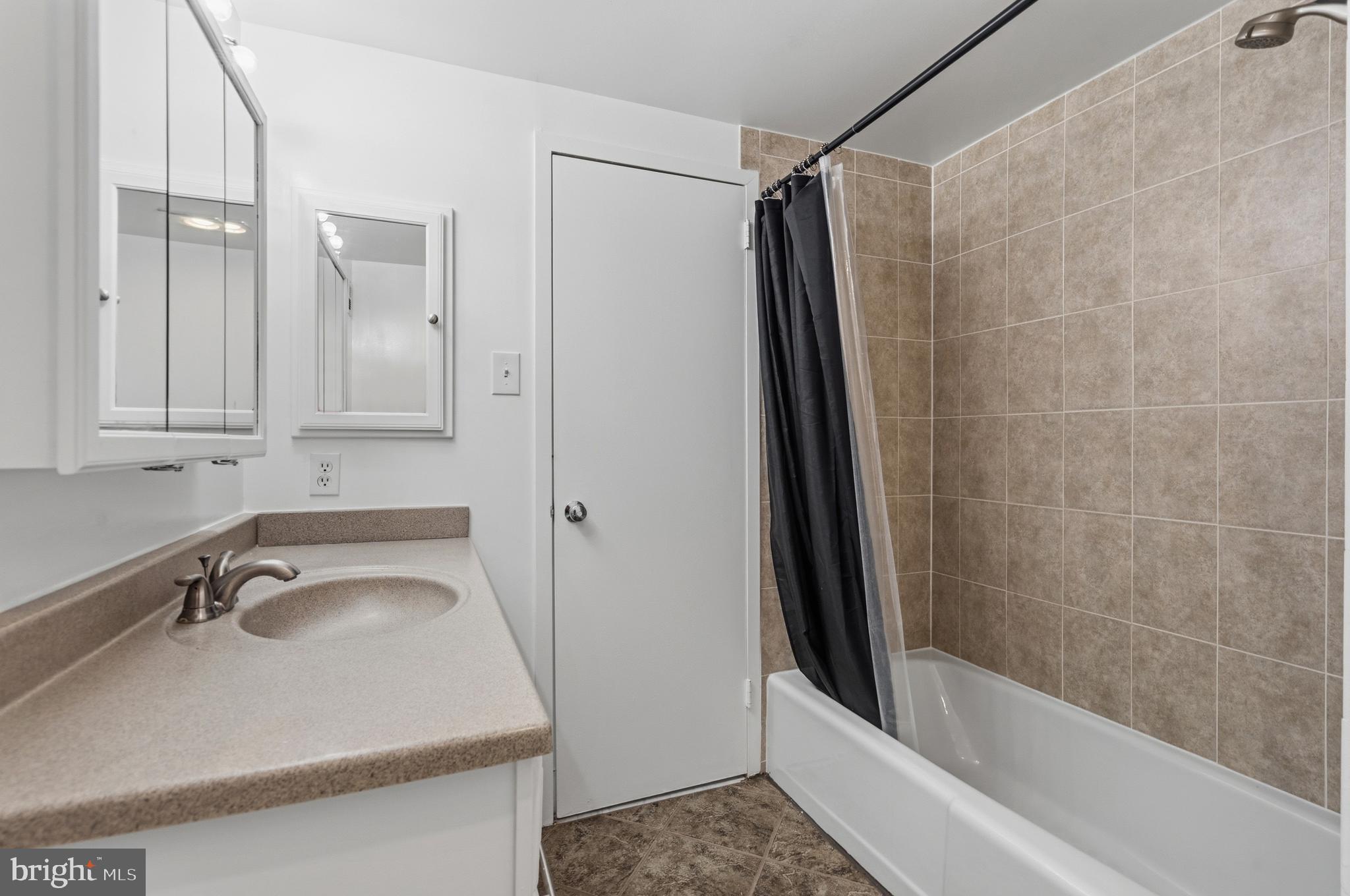 SKYLINE PLAZA - Residential