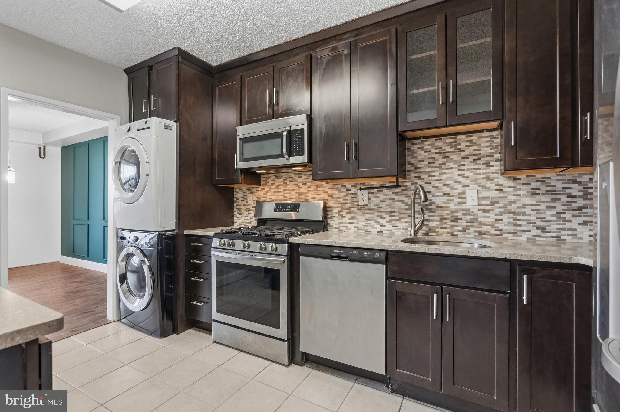 SKYLINE PLAZA - Residential